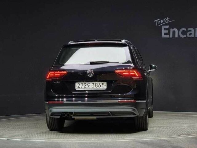 Чорний Фольксваген Тігуан, об'ємом двигуна 2 л та пробігом 51 тис. км за 21000 $, фото 3 на Automoto.ua