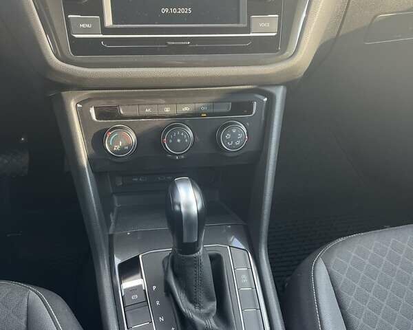 Черный Фольксваген Тигуан, объемом двигателя 2 л и пробегом 48 тыс. км за 20800 $, фото 8 на Automoto.ua