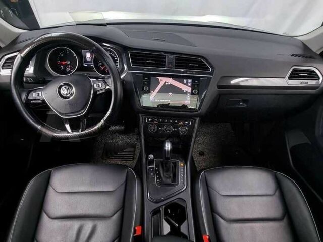 Чорний Фольксваген Тігуан, об'ємом двигуна 2 л та пробігом 51 тис. км за 21000 $, фото 8 на Automoto.ua