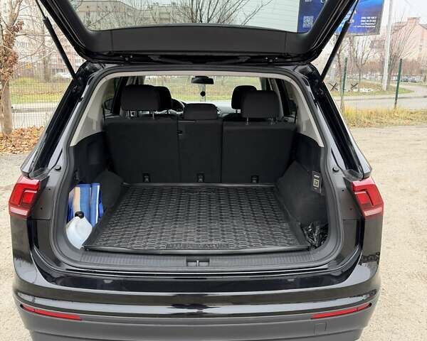 Черный Фольксваген Тигуан, объемом двигателя 2 л и пробегом 55 тыс. км за 21400 $, фото 3 на Automoto.ua