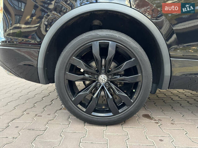Черный Фольксваген Тигуан, объемом двигателя 2 л и пробегом 93 тыс. км за 23000 $, фото 42 на Automoto.ua