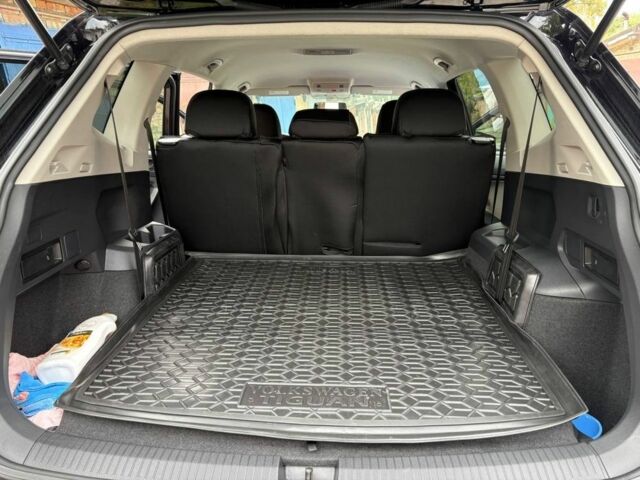 Черный Фольксваген Тигуан, объемом двигателя 2 л и пробегом 116 тыс. км за 25000 $, фото 4 на Automoto.ua