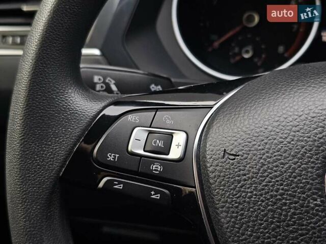 Черный Фольксваген Тигуан, объемом двигателя 2 л и пробегом 106 тыс. км за 18999 $, фото 22 на Automoto.ua