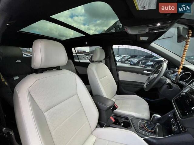 Черный Фольксваген Тигуан, объемом двигателя 2 л и пробегом 53 тыс. км за 24590 $, фото 35 на Automoto.ua