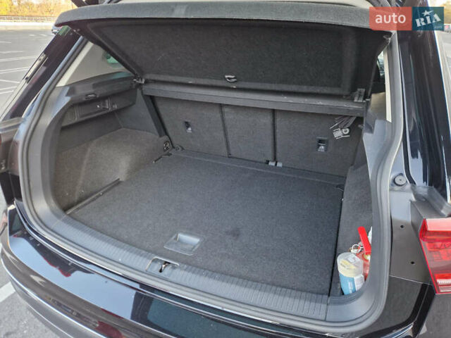 Черный Фольксваген Тигуан, объемом двигателя 1.97 л и пробегом 85 тыс. км за 28800 $, фото 25 на Automoto.ua