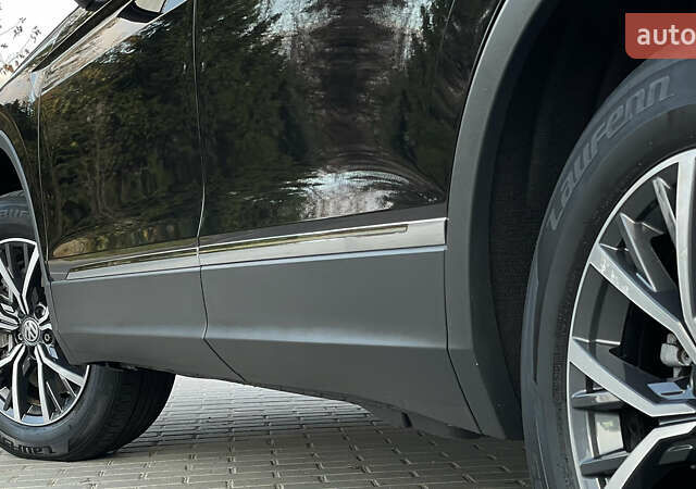 Черный Фольксваген Тигуан, объемом двигателя 2 л и пробегом 170 тыс. км за 18799 $, фото 47 на Automoto.ua