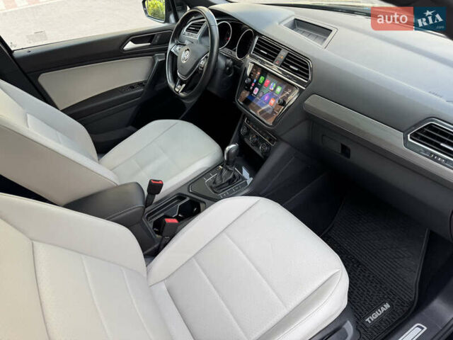 Черный Фольксваген Тигуан, объемом двигателя 2 л и пробегом 93 тыс. км за 23000 $, фото 25 на Automoto.ua