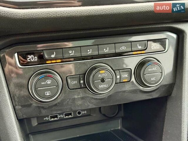 Чорний Фольксваген Тігуан, об'ємом двигуна 1.98 л та пробігом 141 тис. км за 24700 $, фото 19 на Automoto.ua