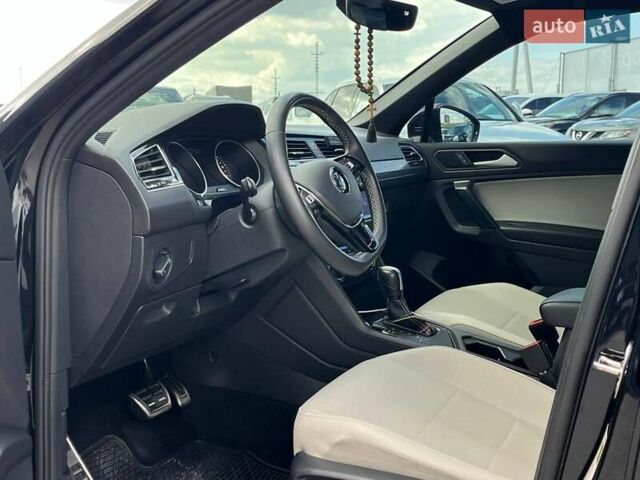 Черный Фольксваген Тигуан, объемом двигателя 2 л и пробегом 53 тыс. км за 24590 $, фото 15 на Automoto.ua