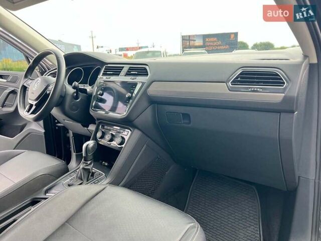 Черный Фольксваген Тигуан, объемом двигателя 2 л и пробегом 168 тыс. км за 17440 $, фото 34 на Automoto.ua