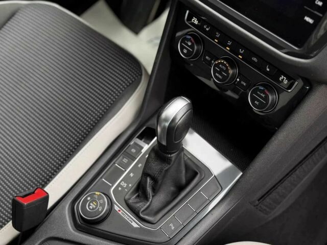 Чорний Фольксваген Тігуан, об'ємом двигуна 2 л та пробігом 134 тис. км за 22000 $, фото 12 на Automoto.ua