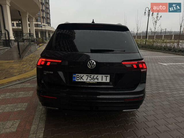 Черный Фольксваген Тигуан, объемом двигателя 2 л и пробегом 93 тыс. км за 23000 $, фото 14 на Automoto.ua