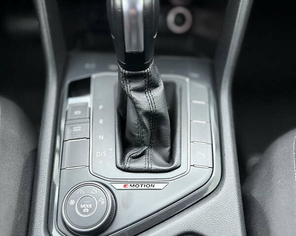 Черный Фольксваген Тигуан, объемом двигателя 1.97 л и пробегом 61 тыс. км за 26999 $, фото 12 на Automoto.ua