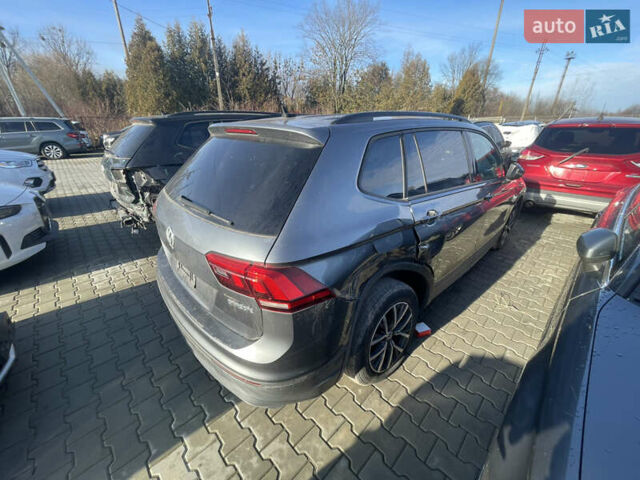 Чорний Фольксваген Тігуан, об'ємом двигуна 2 л та пробігом 79 тис. км за 11500 $, фото 4 на Automoto.ua