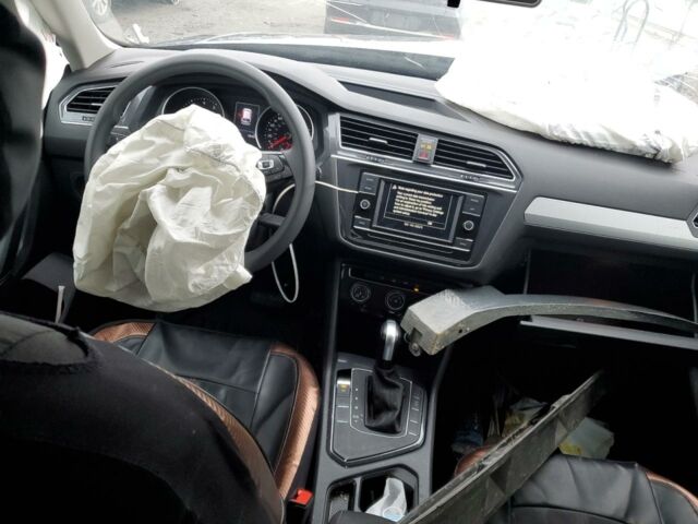 Чорний Фольксваген Тігуан, об'ємом двигуна 2 л та пробігом 112 тис. км за 8300 $, фото 7 на Automoto.ua