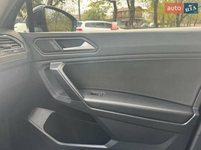 Чорний Фольксваген Тігуан, об'ємом двигуна 1.98 л та пробігом 60 тис. км за 23500 $, фото 28 на Automoto.ua