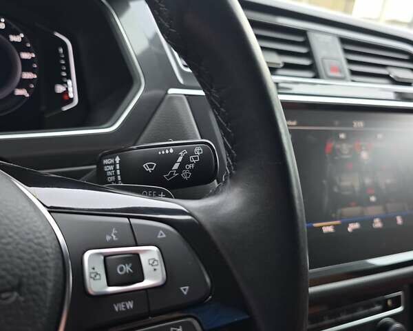 Черный Фольксваген Тигуан, объемом двигателя 2 л и пробегом 199 тыс. км за 31000 $, фото 86 на Automoto.ua