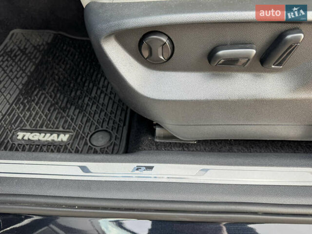 Черный Фольксваген Тигуан, объемом двигателя 2 л и пробегом 93 тыс. км за 23000 $, фото 35 на Automoto.ua