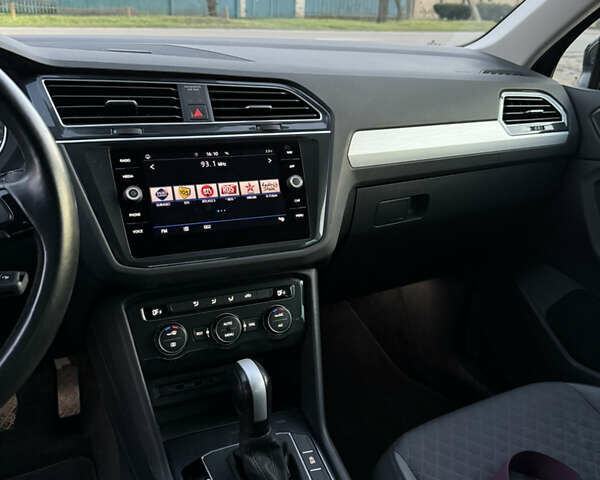 Черный Фольксваген Тигуан, объемом двигателя 1.98 л и пробегом 187 тыс. км за 23100 $, фото 23 на Automoto.ua