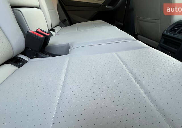 Чорний Фольксваген Тігуан, об'ємом двигуна 1.98 л та пробігом 41 тис. км за 22500 $, фото 9 на Automoto.ua