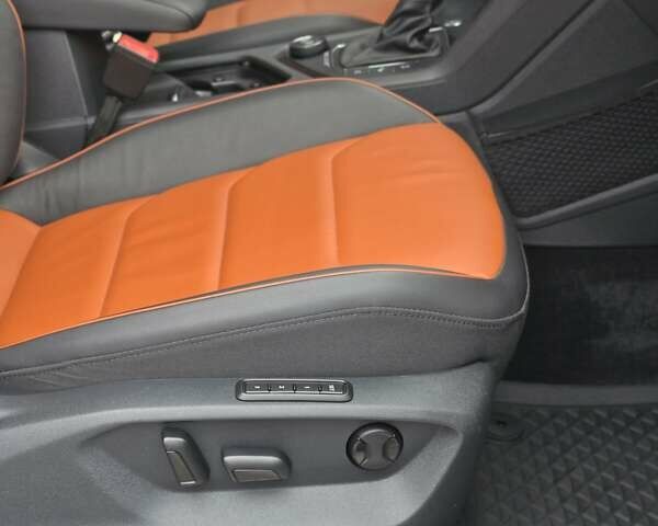 Черный Фольксваген Тигуан, объемом двигателя 2 л и пробегом 199 тыс. км за 31000 $, фото 108 на Automoto.ua