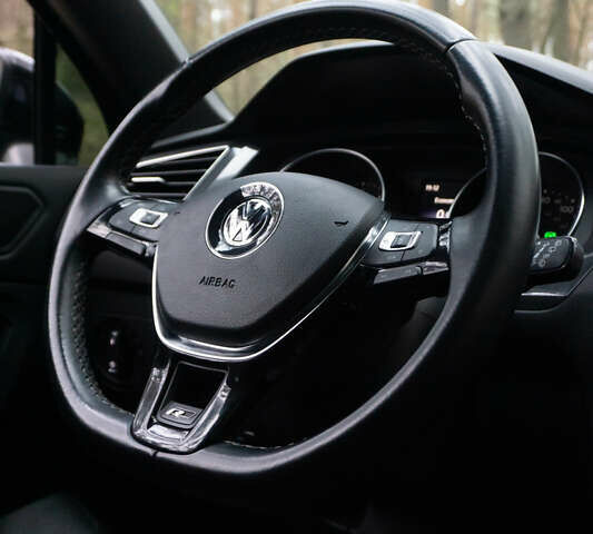 Чорний Фольксваген Тігуан, об'ємом двигуна 2 л та пробігом 53 тис. км за 21900 $, фото 16 на Automoto.ua