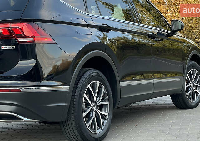 Черный Фольксваген Тигуан, объемом двигателя 2 л и пробегом 170 тыс. км за 18799 $, фото 31 на Automoto.ua