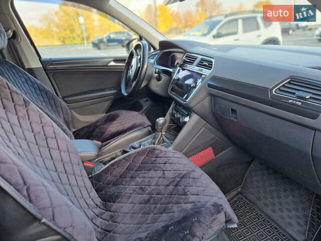 Черный Фольксваген Тигуан, объемом двигателя 1.97 л и пробегом 85 тыс. км за 28800 $, фото 29 на Automoto.ua