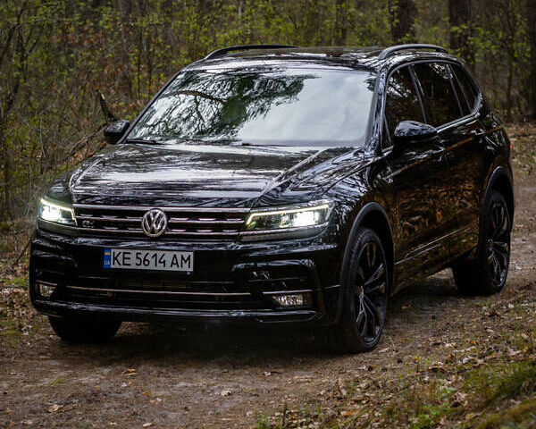 Чорний Фольксваген Тігуан, об'ємом двигуна 2 л та пробігом 53 тис. км за 21900 $, фото 5 на Automoto.ua