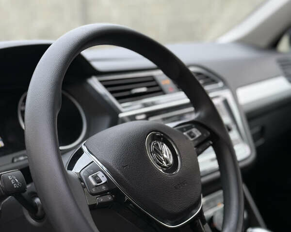 Черный Фольксваген Тигуан, объемом двигателя 1.98 л и пробегом 70 тыс. км за 17400 $, фото 42 на Automoto.ua