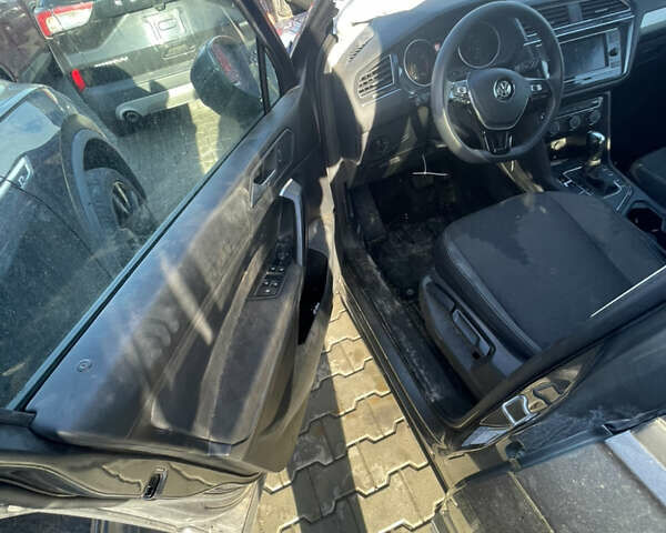 Чорний Фольксваген Тігуан, об'ємом двигуна 2 л та пробігом 79 тис. км за 11500 $, фото 7 на Automoto.ua