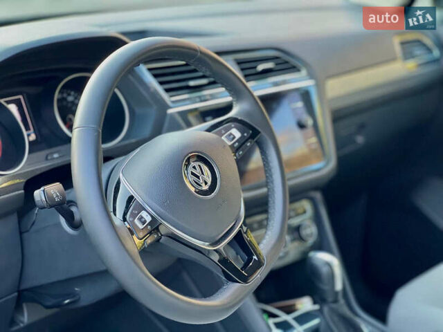 Чорний Фольксваген Тігуан, об'ємом двигуна 1.98 л та пробігом 41 тис. км за 22500 $, фото 16 на Automoto.ua