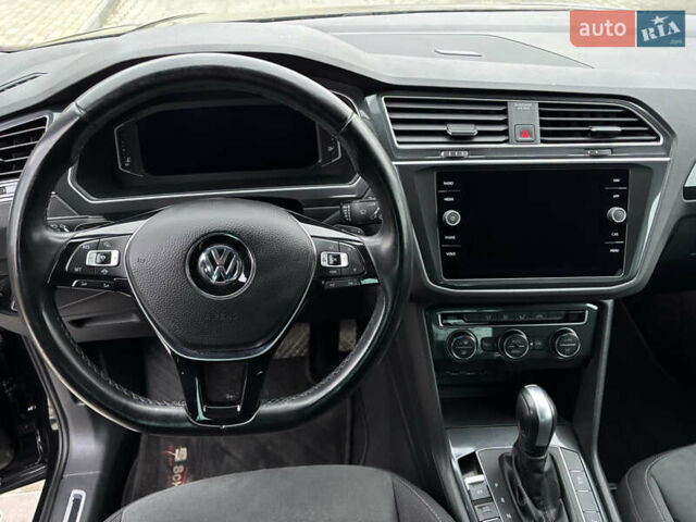 Черный Фольксваген Тигуан, объемом двигателя 2 л и пробегом 227 тыс. км за 24100 $, фото 32 на Automoto.ua