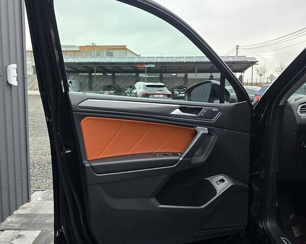 Черный Фольксваген Тигуан, объемом двигателя 2 л и пробегом 199 тыс. км за 31000 $, фото 93 на Automoto.ua