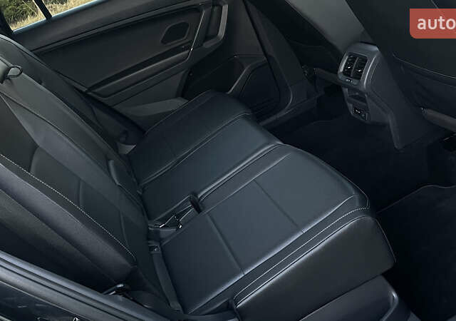 Черный Фольксваген Тигуан, объемом двигателя 2 л и пробегом 170 тыс. км за 18799 $, фото 72 на Automoto.ua