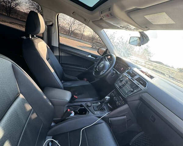 Черный Фольксваген Тигуан, объемом двигателя 2 л и пробегом 160 тыс. км за 21000 $, фото 15 на Automoto.ua