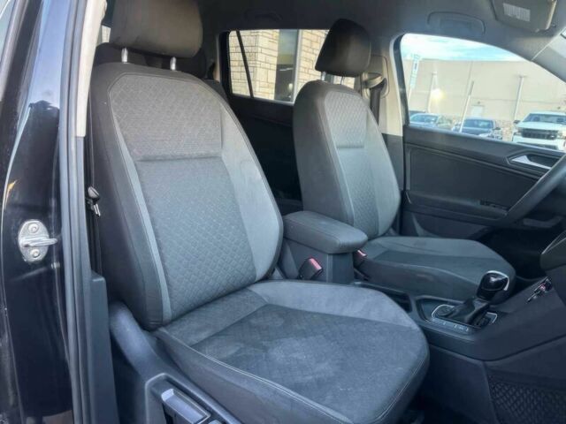 Чорний Фольксваген Тігуан, об'ємом двигуна 2 л та пробігом 44 тис. км за 15500 $, фото 6 на Automoto.ua