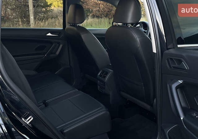 Черный Фольксваген Тигуан, объемом двигателя 2 л и пробегом 170 тыс. км за 18799 $, фото 71 на Automoto.ua