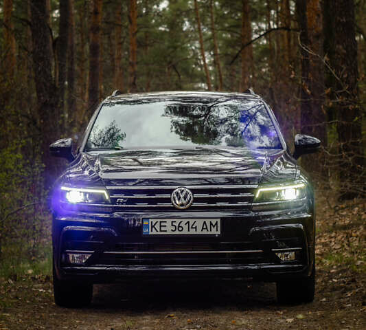 Чорний Фольксваген Тігуан, об'ємом двигуна 2 л та пробігом 53 тис. км за 21900 $, фото 3 на Automoto.ua