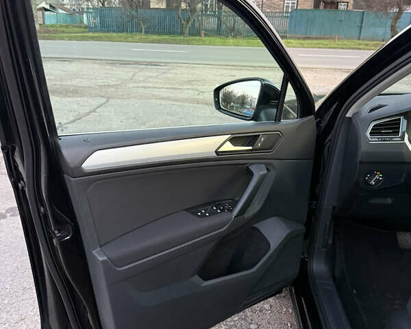 Черный Фольксваген Тигуан, объемом двигателя 1.98 л и пробегом 187 тыс. км за 23100 $, фото 13 на Automoto.ua