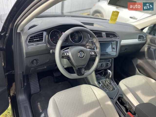 Черный Фольксваген Тигуан, объемом двигателя 2 л и пробегом 153 тыс. км за 17200 $, фото 1 на Automoto.ua