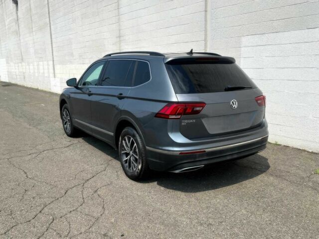 Черный Фольксваген Тигуан, объемом двигателя 2 л и пробегом 41 тыс. км за 4950 $, фото 6 на Automoto.ua