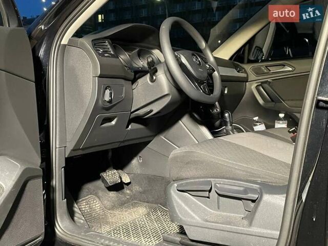 Черный Фольксваген Тигуан, объемом двигателя 2 л и пробегом 107 тыс. км за 19900 $, фото 7 на Automoto.ua