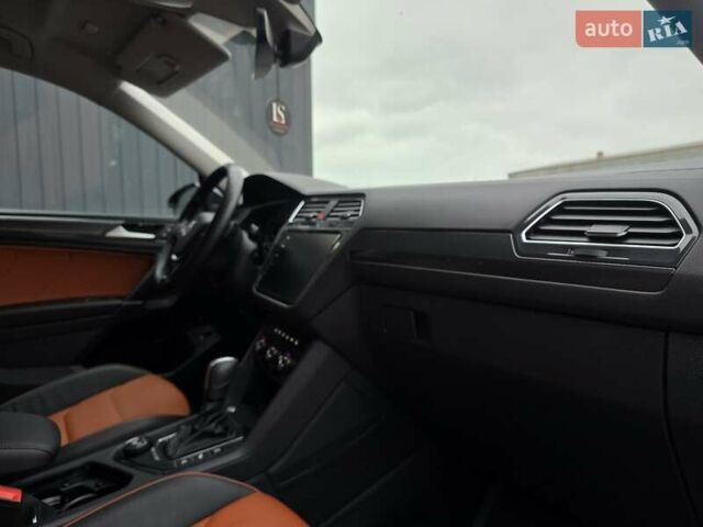 Черный Фольксваген Тигуан, объемом двигателя 2 л и пробегом 199 тыс. км за 31000 $, фото 105 на Automoto.ua