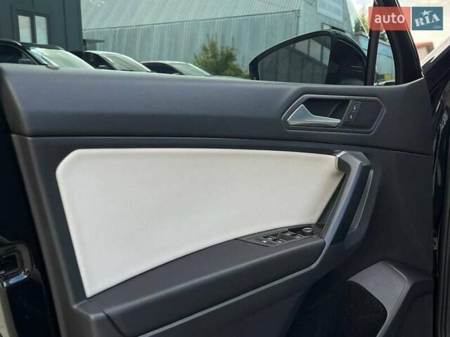 Черный Фольксваген Тигуан, объемом двигателя 2 л и пробегом 53 тыс. км за 24590 $, фото 16 на Automoto.ua