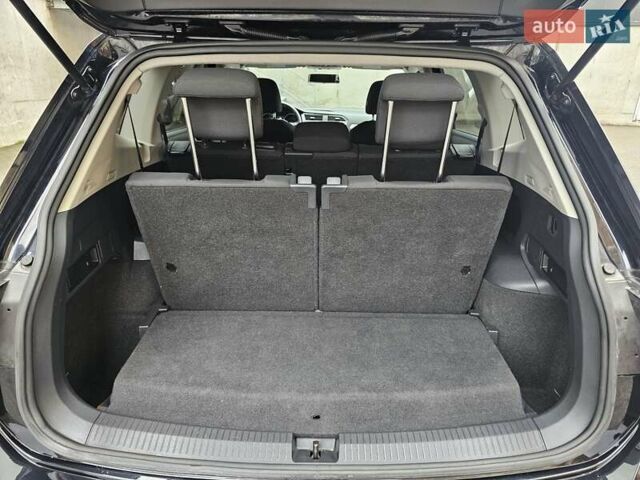 Черный Фольксваген Тигуан, объемом двигателя 2 л и пробегом 106 тыс. км за 18999 $, фото 11 на Automoto.ua