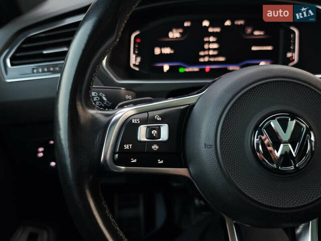 Черный Фольксваген Тигуан, объемом двигателя 2 л и пробегом 177 тыс. км за 32999 $, фото 28 на Automoto.ua
