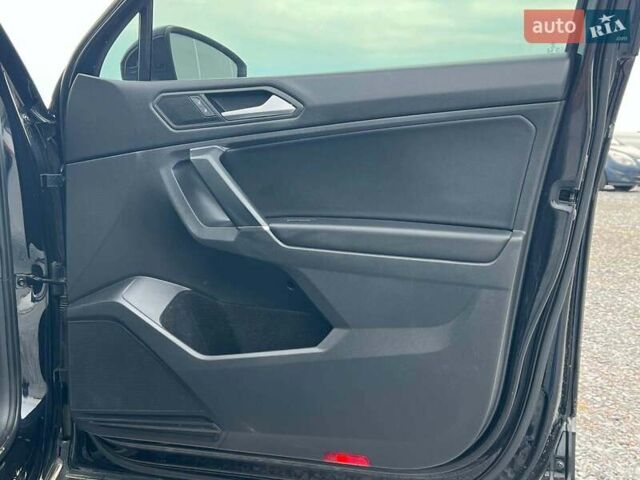 Черный Фольксваген Тигуан, объемом двигателя 2 л и пробегом 168 тыс. км за 17440 $, фото 32 на Automoto.ua