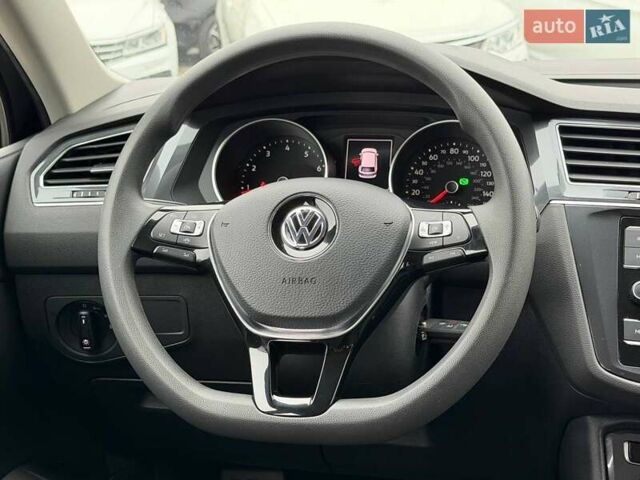 Чорний Фольксваген Тігуан, об'ємом двигуна 2 л та пробігом 129 тис. км за 17500 $, фото 21 на Automoto.ua