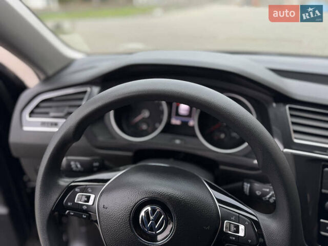 Черный Фольксваген Тигуан, объемом двигателя 2 л и пробегом 232 тыс. км за 14300 $, фото 21 на Automoto.ua